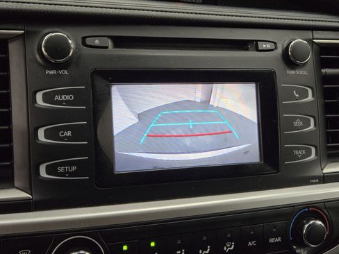 Used 2019 Toyota Highlander LE image 20