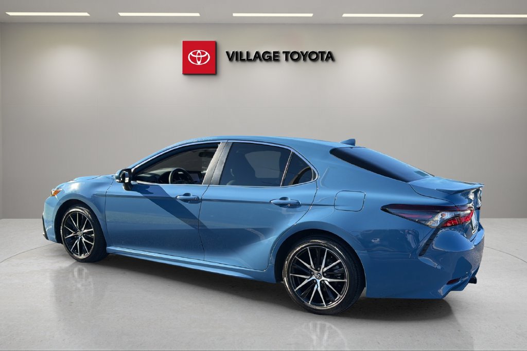 Certified 2023 Toyota Camry SE FWD image 3