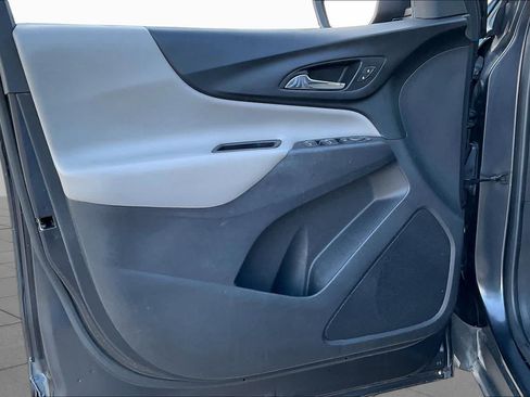 Used 2022 Chevrolet Equinox LS w/ LS Convenience Package FWD image 18