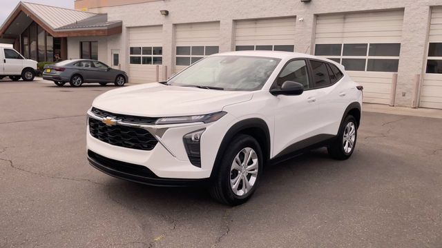 Used 2026 Chevrolet Trax LS FWD image 5