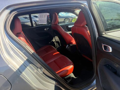 Used 2019 Volvo XC40 T5 Momentum AWD/4WD image 24