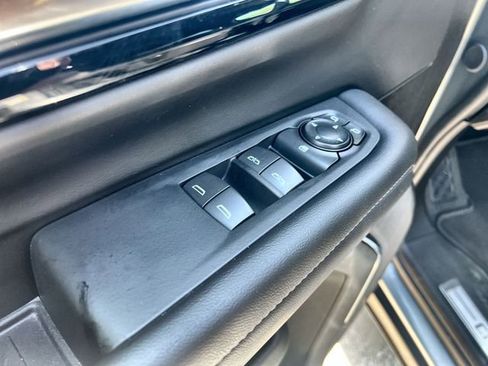 Used 2025 Chevrolet Suburban Z71 image 22