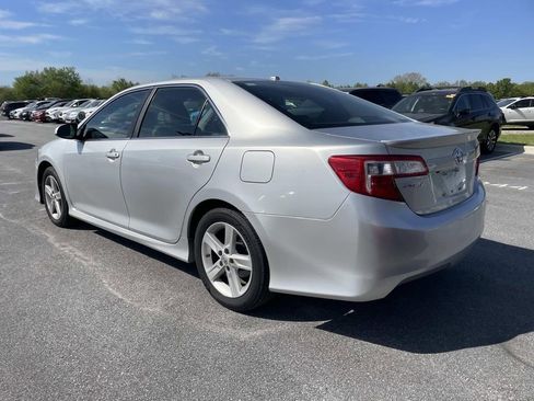 Used 2014 Toyota Camry SE w/ Moonroof Package image 3
