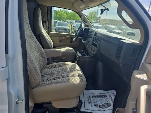 Used 2025 GMC Savana 3500 RWD image 35