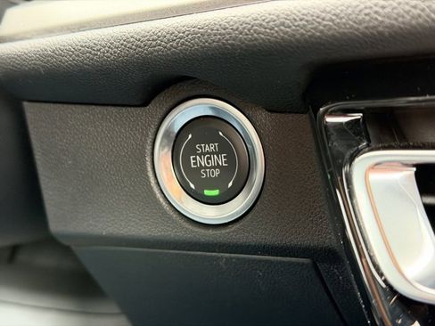 Used 2025 Chevrolet Traverse LT w/ Driver Confidence Package image 16