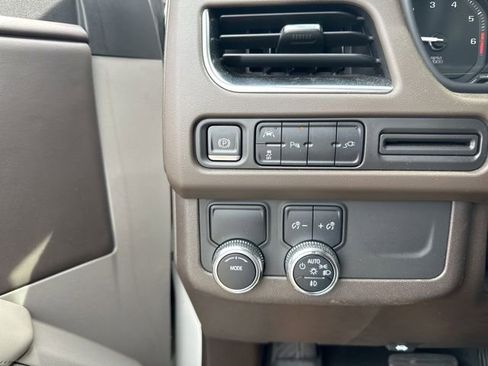 Used 2021 GMC Yukon XL SLT w/ SLT Premium Package RWD image 14