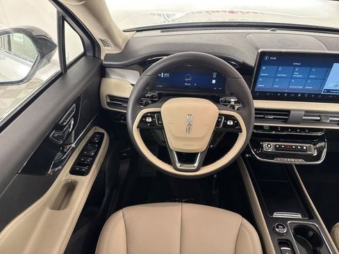 New 2026 Lincoln Corsair Premiere image 10