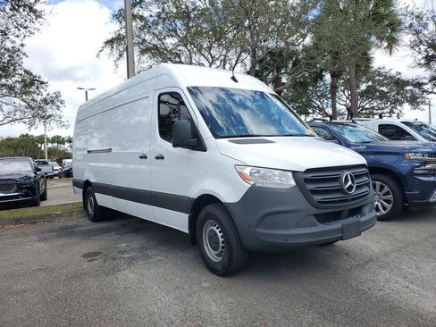 Used 2023 Mercedes-Benz Sprinter 2500 image 3