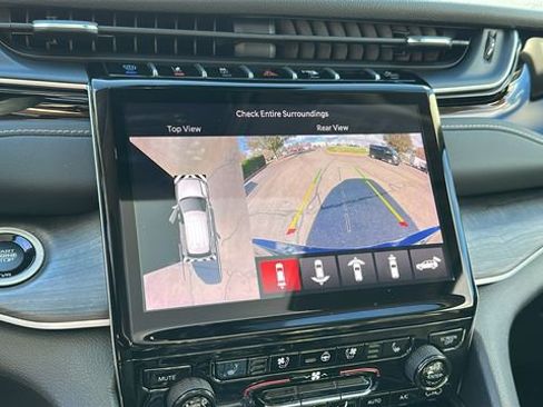 Used 2023 Jeep Grand Cherokee 30th Anniversary image 19