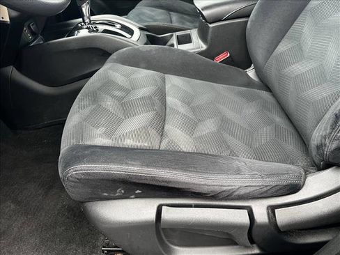 Used 2016 Nissan Rogue S image 10