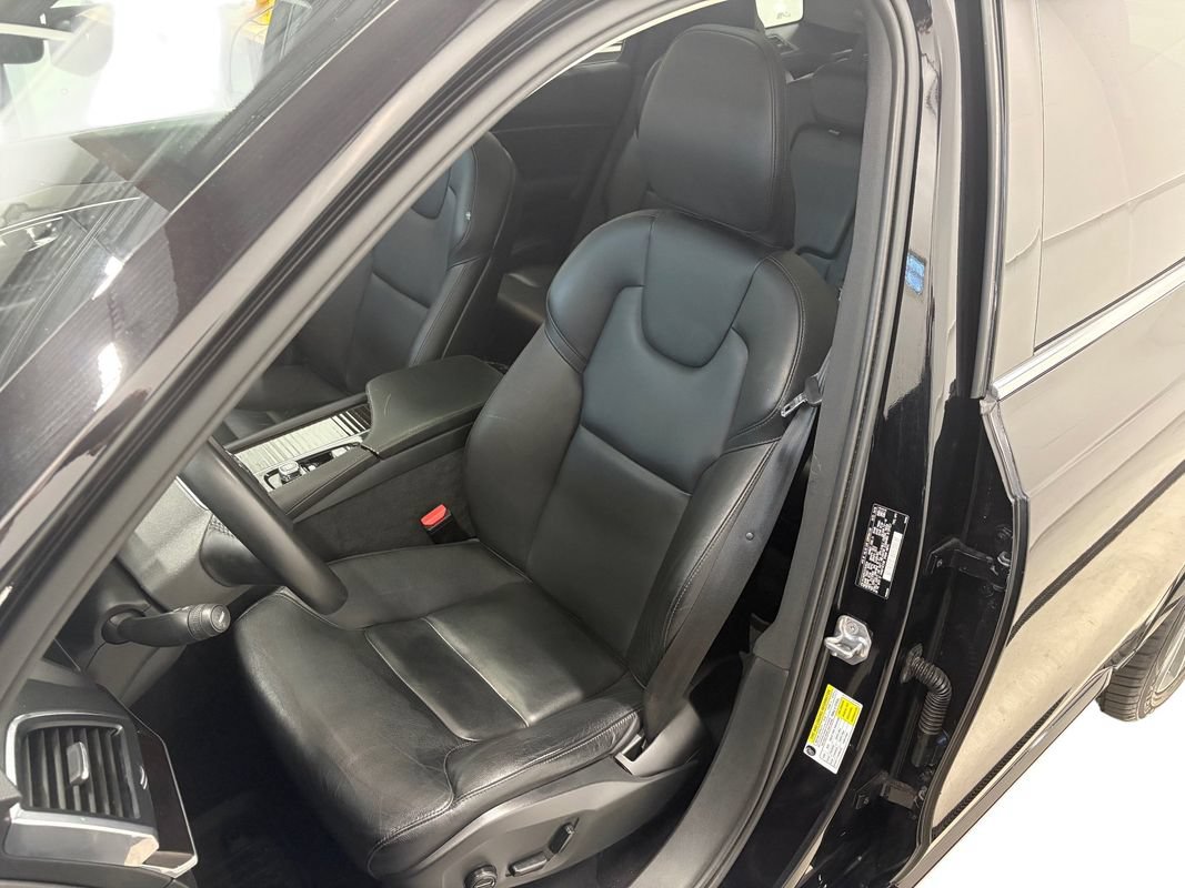 Used 2019 Volvo XC90 T5 Momentum w/ Multimedia Package AWD/4WD image 11