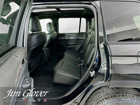 New 2025 Jeep Grand Cherokee Limited w/ Luxury Tech Group II image 18