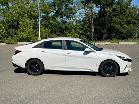 Used 2021 Hyundai Elantra SEL w/ Convenience Package FWD image 6