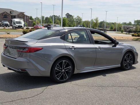 Used 2025 Toyota Camry XSE FWD image 5