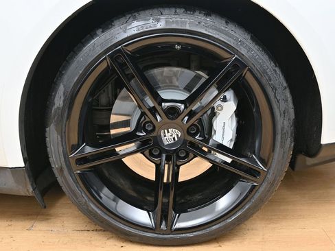 Used 2021 Porsche Taycan image 11