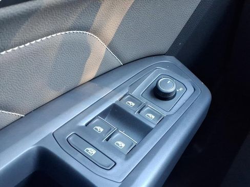 Used 2021 Volkswagen Atlas Cross Sport SE image 26