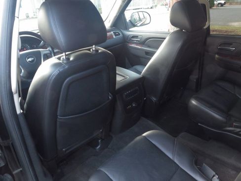 Used 2010 Chevrolet Suburban LTZ image 29