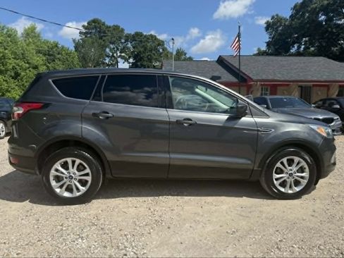 Used 2017 Ford Escape SE FWD image 4