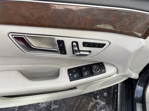Used 2014 Mercedes-Benz E 350 4MATIC Sedan image 18