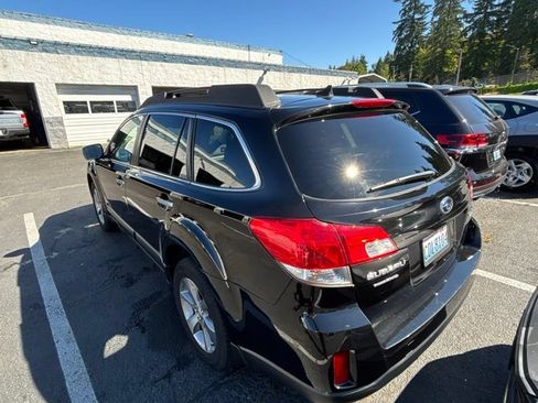 Used 2013 Subaru Outback 2.5i Limited w/ Special Appearance Pkg AWD/4WD image 3