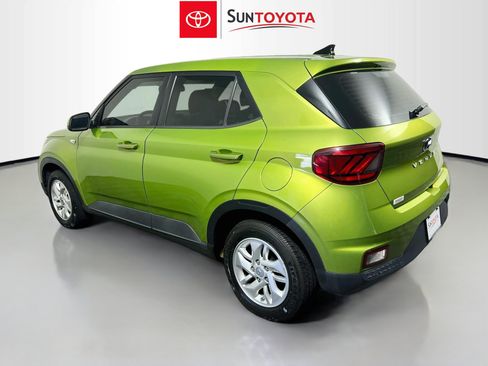 Used 2021 Hyundai Venue SE FWD image 6