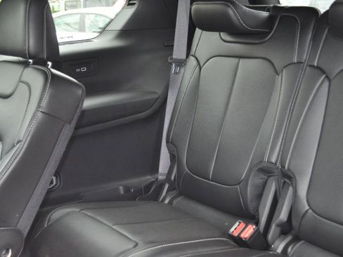 Used 2024 Jeep Grand Cherokee L Limited image 17