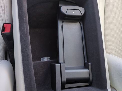 Used 2016 Rolls-Royce Ghost image 23