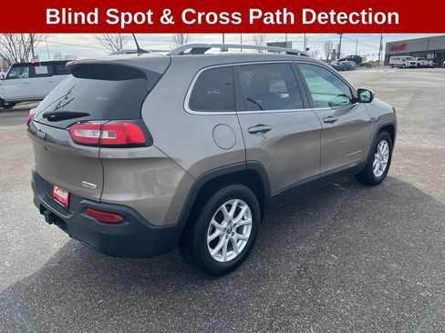 Used 2016 Jeep Cherokee Latitude w/ Safety/Convenience Group image 5