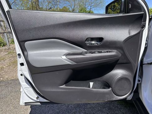 Used 2023 Nissan Kicks SR w/ SR Premium Package FWD image 8
