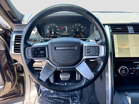 Used 2023 Land Rover Discovery Metropolitan Edition AWD/4WD image 11