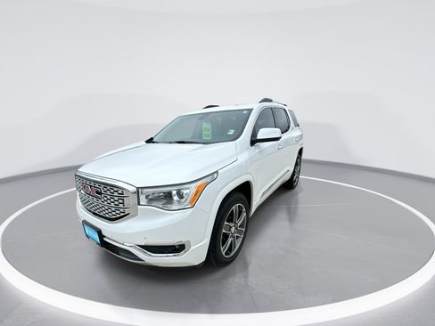 Certified 2018 GMC Acadia Denali w/ Technology Package AWD/4WD image 4