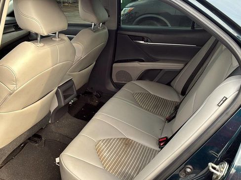 Used 2019 Toyota Camry SE w/ Convenience Package image 4