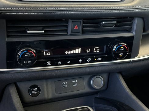 Used 2024 Nissan Rogue SV FWD image 19