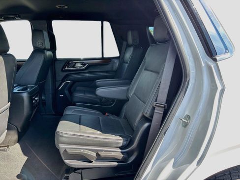 Used 2025 GMC Yukon Denali RWD image 25