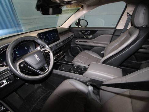 Used 2024 Lincoln Corsair Reserve w/ Equipment Group 201A AWD/4WD image 2