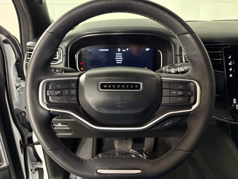 Used 2023 Jeep Wagoneer 2WD image 19