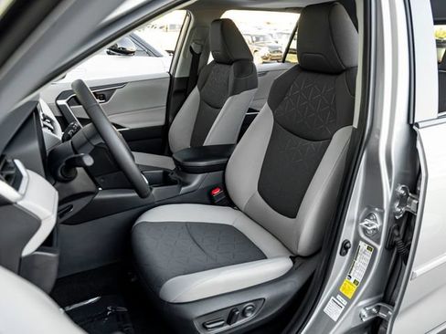 Used 2025 Toyota RAV4 XLE w/ Convenience Package FWD image 14