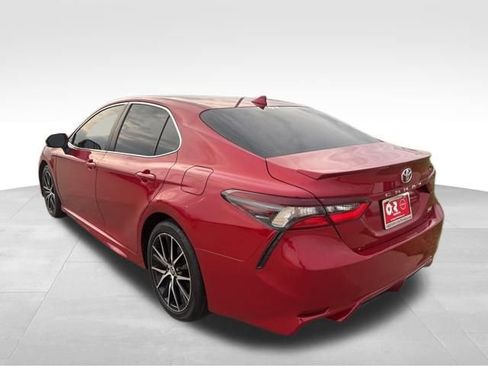 Used 2021 Toyota Camry SE FWD image 4