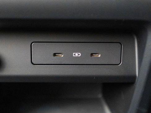 Certified 2025 Porsche Cayenne AWD/4WD image 38