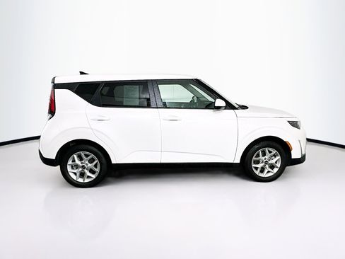 Used 2025 Kia Soul LX w/ LX Technology Package FWD image 10