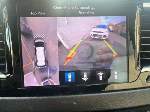 Used 2019 Chrysler Pacifica Touring-L Plus image 21