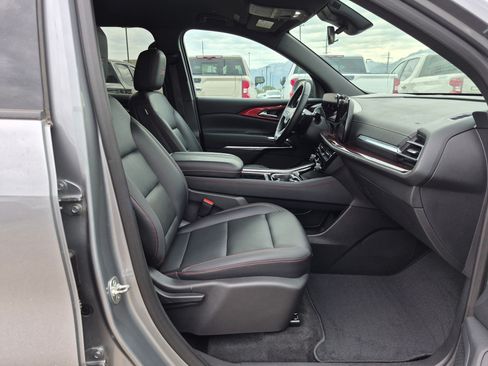 Used 2025 Chevrolet Traverse Z71 AWD/4WD image 31