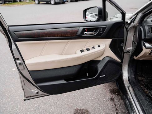 Used 2019 Subaru Outback 2.5i Limited w/ Popular Package #2 image 17