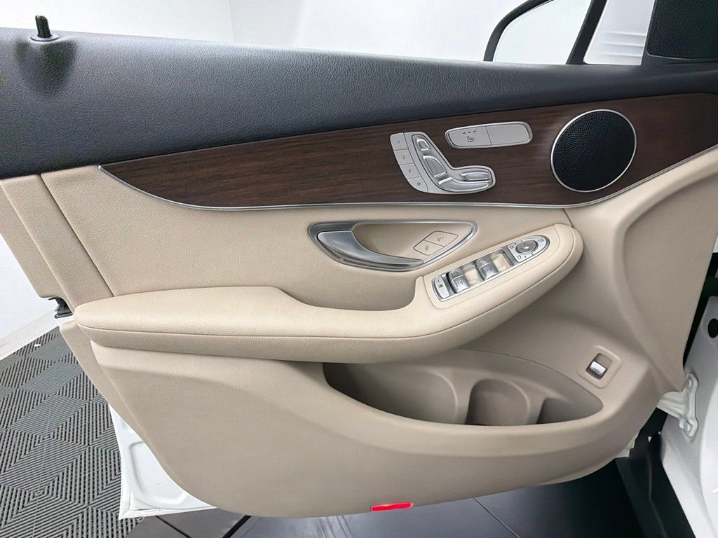 Used 2022 Mercedes-Benz GLC 300 w/ Premium Package Lite image 20