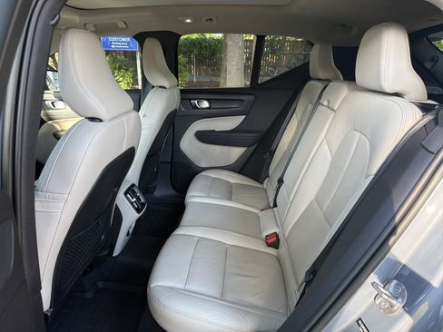 Certified 2023 Volvo XC40 B5 Plus w/ Protection Package Premier AWD/4WD image 32