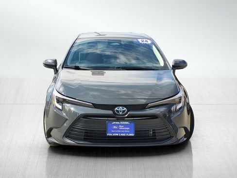 Used 2024 Toyota Corolla LE AWD/4WD image 2