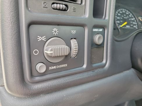 Used 2001 Chevrolet Silverado 1500 4x4 Regular Cab w/ Firm Ride Suspension Pkg image 8