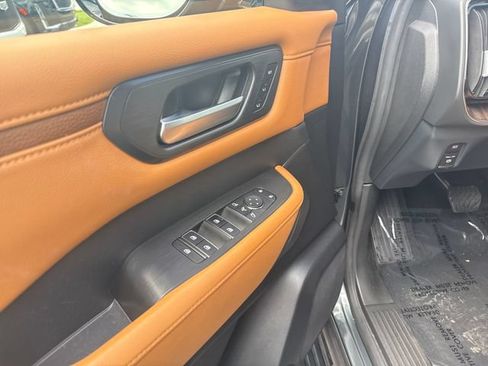 Certified 2025 Nissan Armada SL w/ Captain's Chari Seat Package AWD/4WD image 12