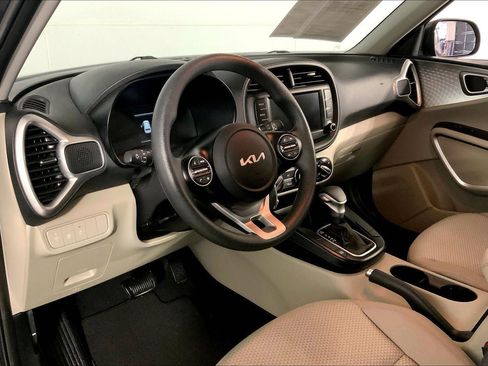 Certified 2025 Kia Soul LX w/ LX Technology Package image 14
