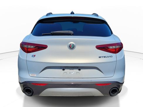 Used 2022 Alfa Romeo Stelvio Ti w/ Active Assist Plus Package AWD/4WD image 4